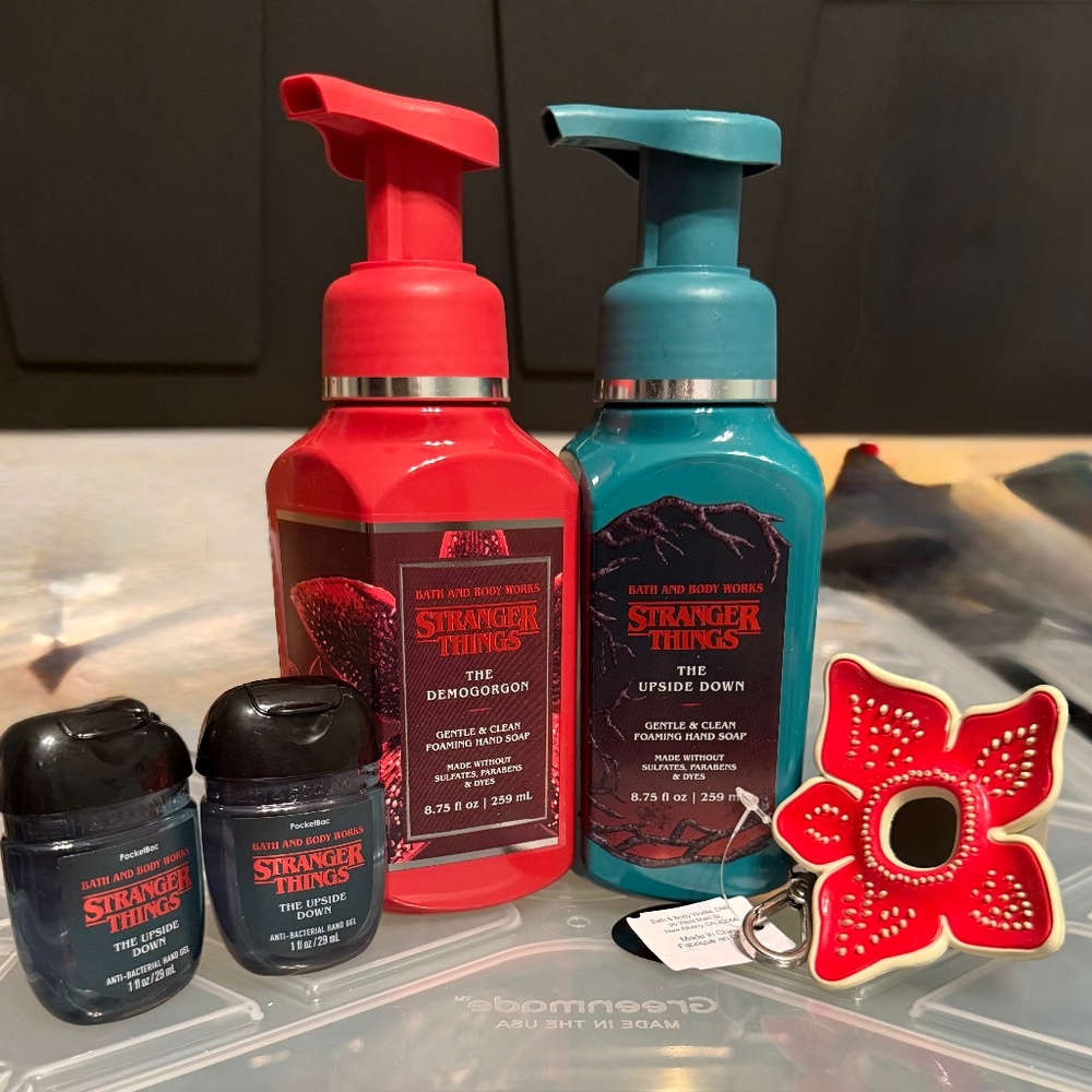 Bath and Body Works x Stranger Things lot Demogorgon pocket bac hand soaps ++
